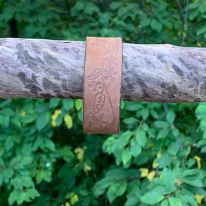 🍎BOGO🍎 7” floral pattern leather cuff bracelet